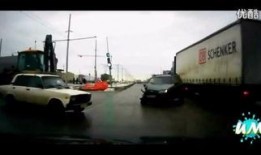 车祸惊魂在线观看,生死瞬间，惊心动魄的在线直播